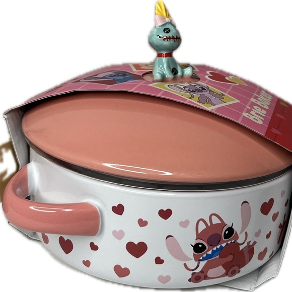Disney Valentines Stitch Brie Baker NIB - Picture 4 of 5